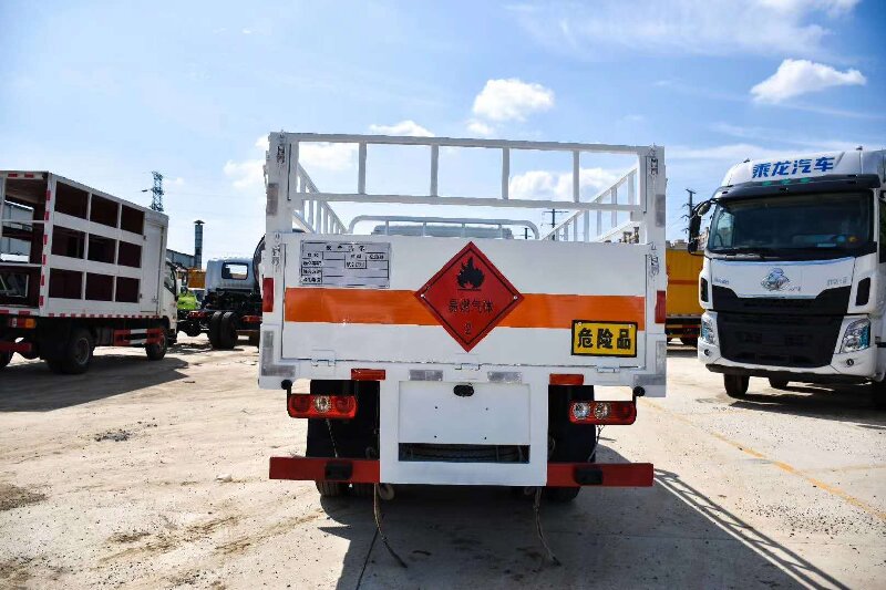 成都到桑日危險(xiǎn)品運(yùn)輸