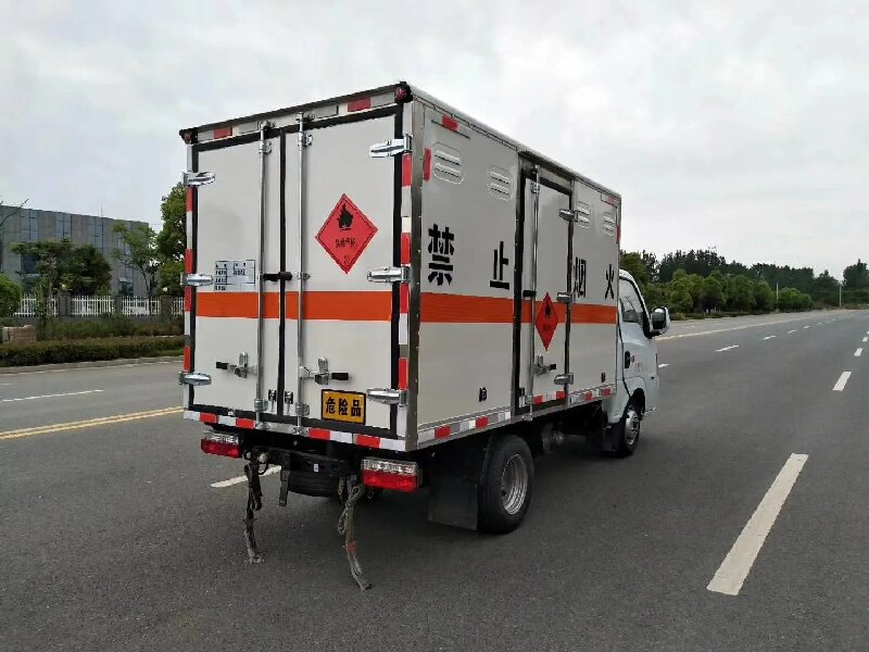 成都到江孜危險品運輸